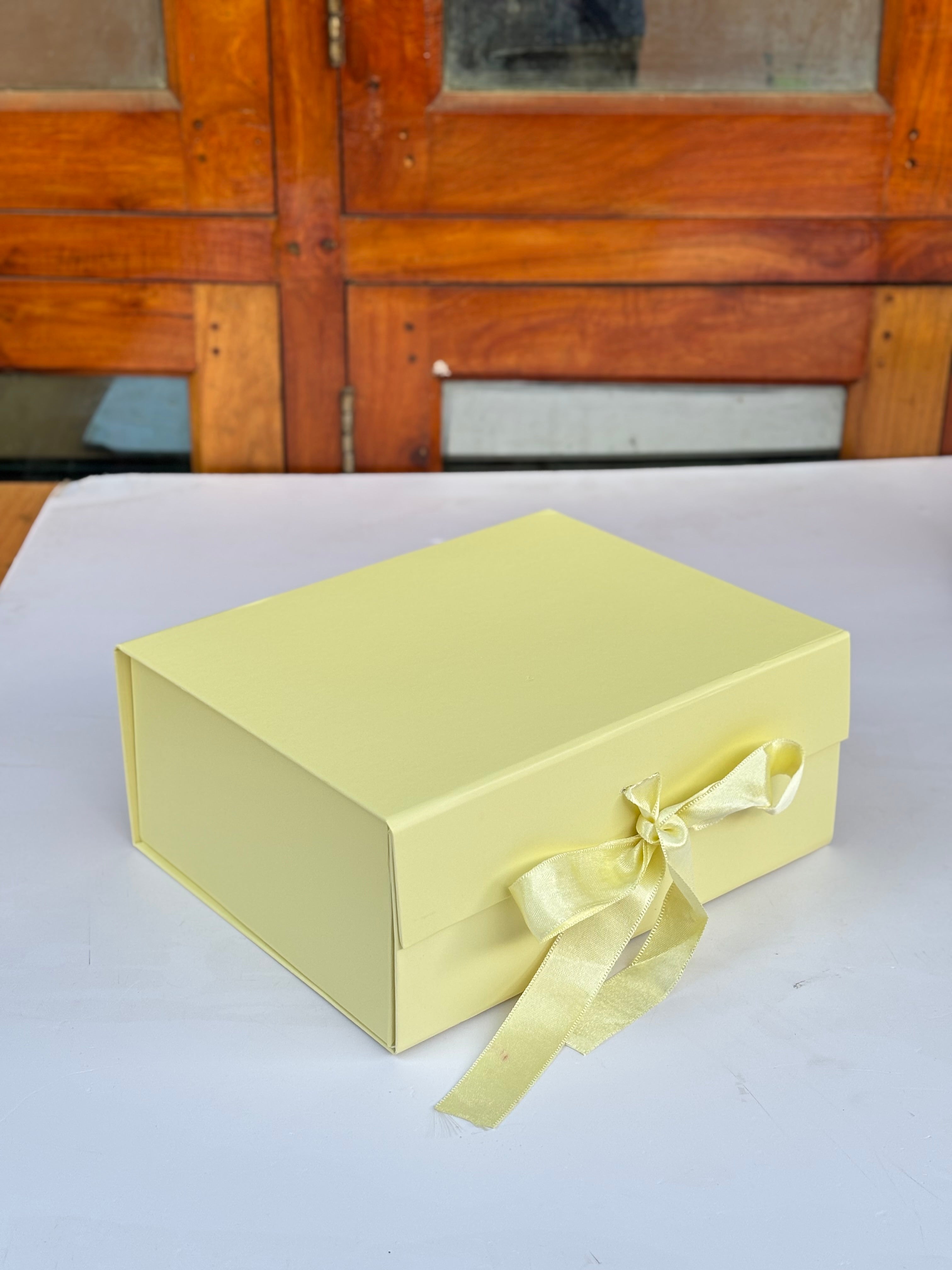 Ribbon Box 10" Yellow